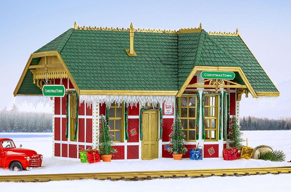 Hiroyuki Sugimotoプラカゴ 62268 ChristmasTown Station, Building Kit (G-Scale) | PIKO