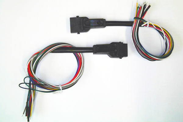 36033 Plug Coupler, Non-Electrical (G-Scale)