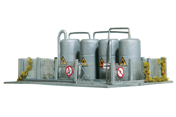 60012 Warwick Oil Tanks, Building Kit (N-Scale)