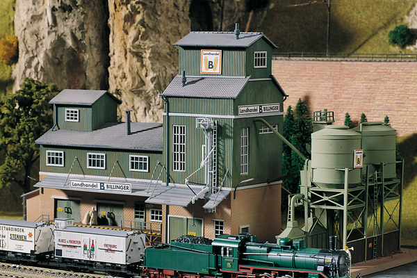 61114 Classic Line Billinger's Co-Op Elevator, Building Kit (HO-Scale)