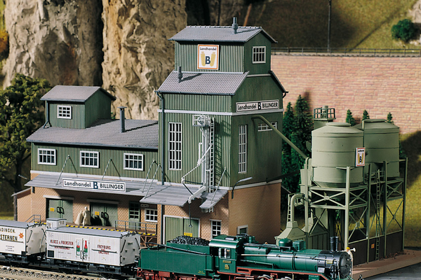61115 Classic Line Billinger's Co-Op Silos, Building Kit (HO-Scale)