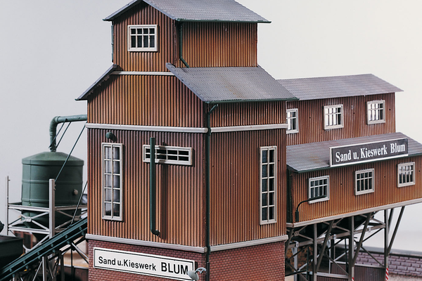 61124 Classic Line Sand Works Grading Tower, Building Kit (HO-Scale)