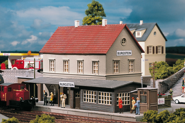 61820 Hobby Line Burgstein Station, Building Kit (HO-Scale)
