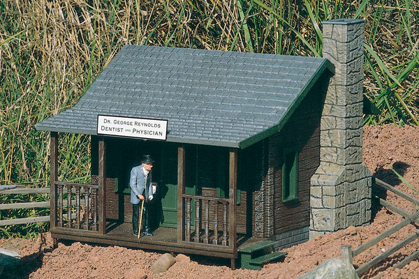 62104 Dr Reynolds Country Home, Building Kit (G-Scale)