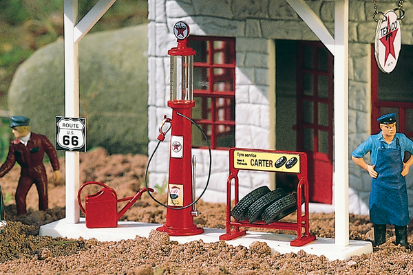 62286 TEXACO Gas Pump and Accessories (G-Scale)
